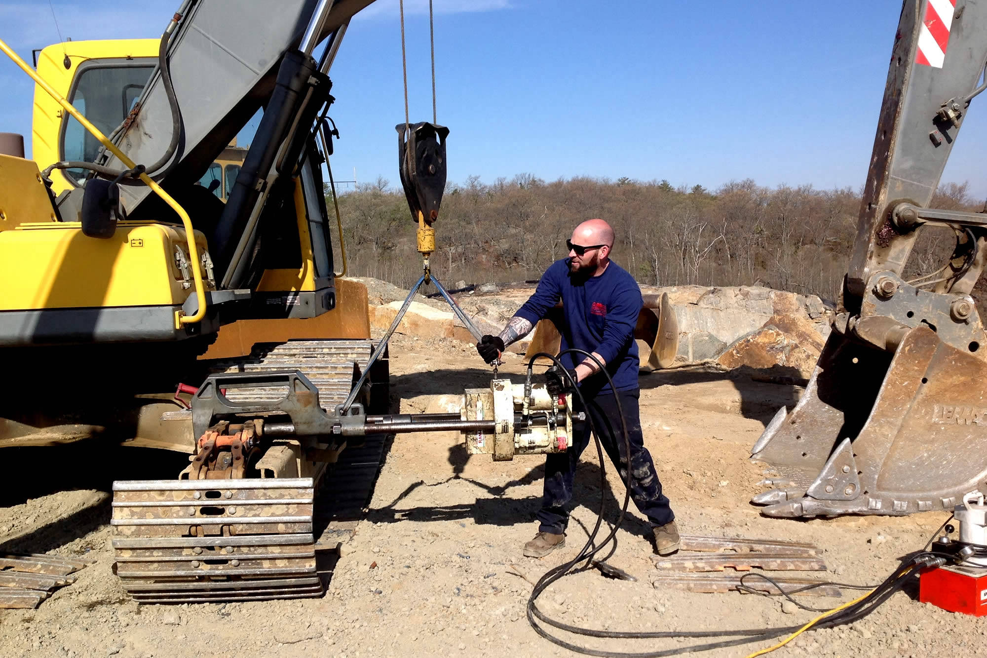 D&D Equipment Repair - Heavy equipment and in-house hydraulic cylinder rebuilds and repairs in Woburn, MA Call us - 781.537.6949
